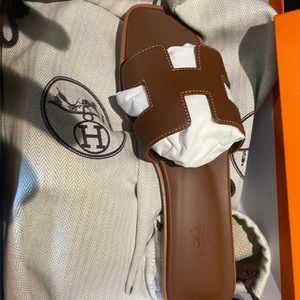 Hermes Oran Size 39 Gold Brand New receipt